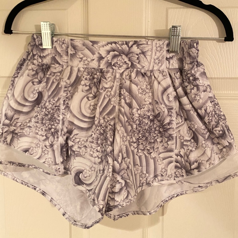 Lululemon shorts size 6